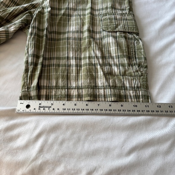 Izod Vintage Y2K Vibe Men's 34 Plaid Golf Cargo Shorts Green Outdoor Cotton - Picture 15 of 16